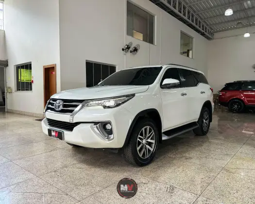 TOYOTA HILUX SW4 2019