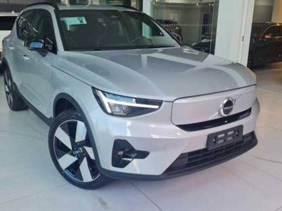 VOLVO XC40 2024