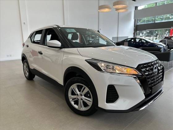 NISSAN KICKS PLAY 2025