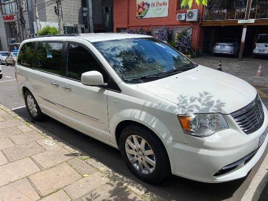 CHRYSLER TOWN & COUNTRY 2012