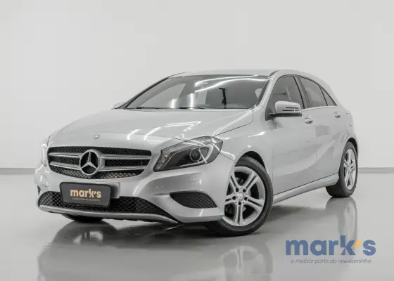 MERCEDES-BENZ A 200 2015
