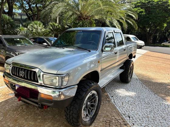 TOYOTA HILUX 2004