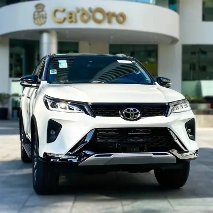 TOYOTA HILUX SW4 2025