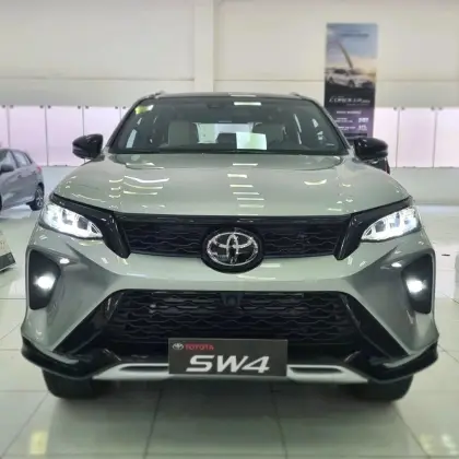 TOYOTA HILUX SW4 2025