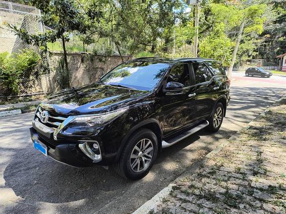 TOYOTA HILUX SW4 2019