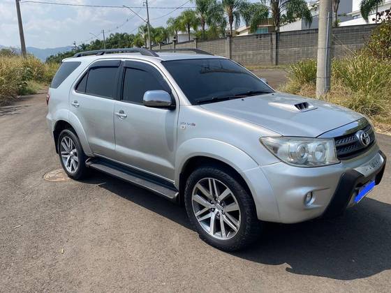 TOYOTA HILUX SW4 2010