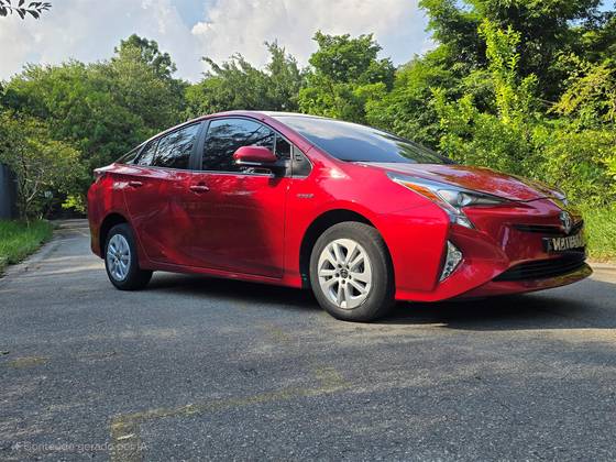TOYOTA PRIUS 2017