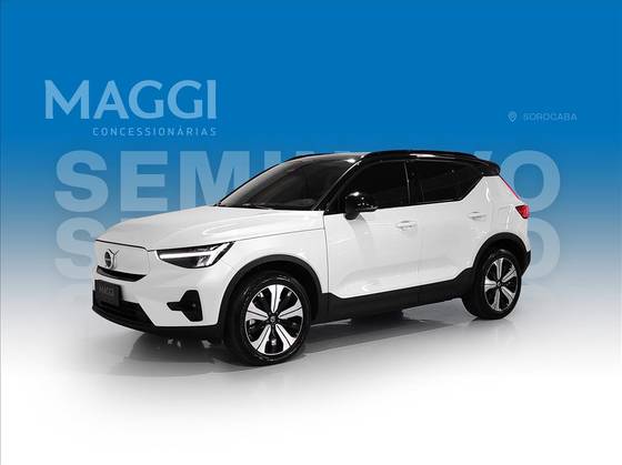 VOLVO XC40 2023