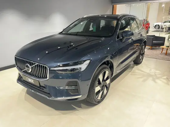 VOLVO XC60 2025