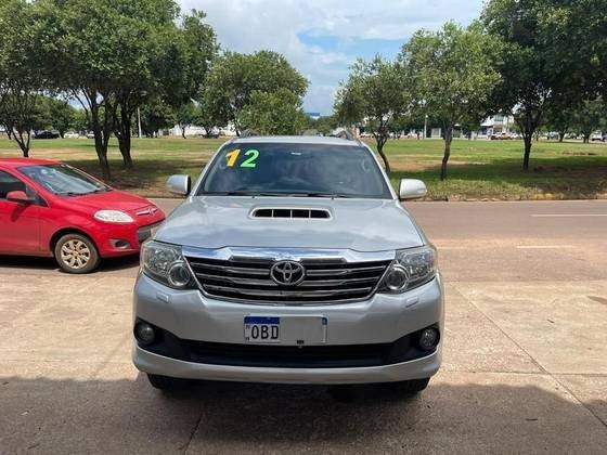 TOYOTA HILUX SW4 2012