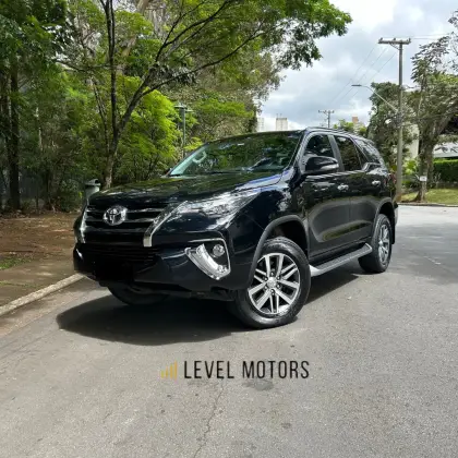 TOYOTA HILUX SW4 2017