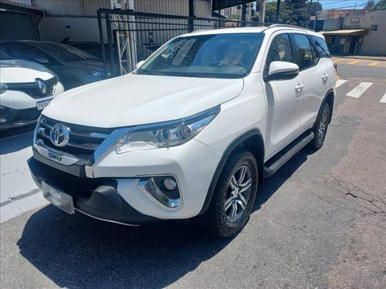 TOYOTA HILUX SW4 2019