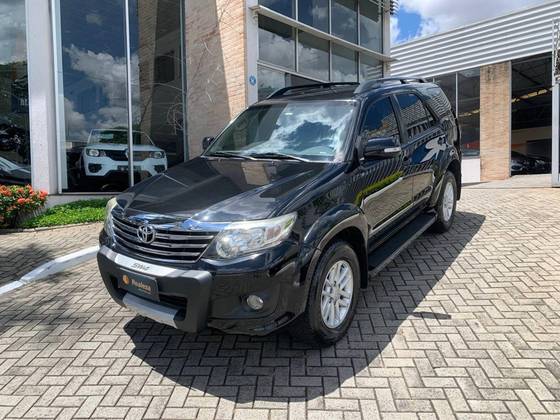 TOYOTA HILUX SW4 2012