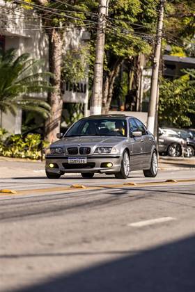 BMW 328i 2000