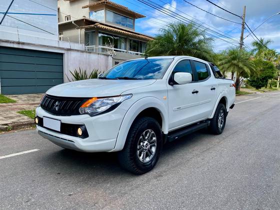 MITSUBISHI L200 TRITON 2023