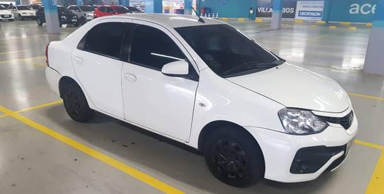 TOYOTA ETIOS 2018