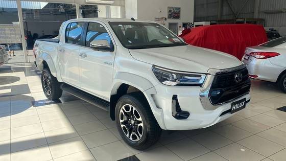 TOYOTA HILUX 2025