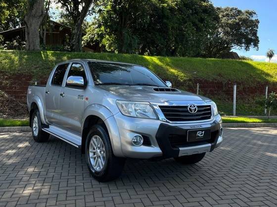 TOYOTA HILUX 2015