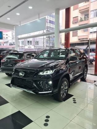 TOYOTA HILUX SW4 2025