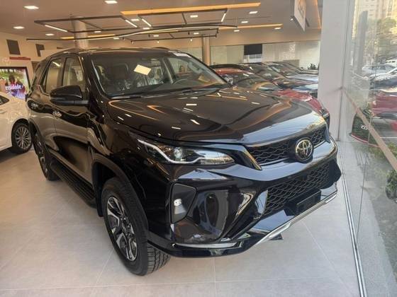 TOYOTA HILUX SW4 2025