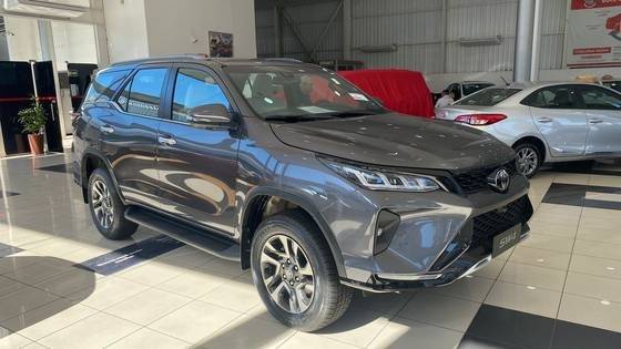 TOYOTA HILUX SW4 2025