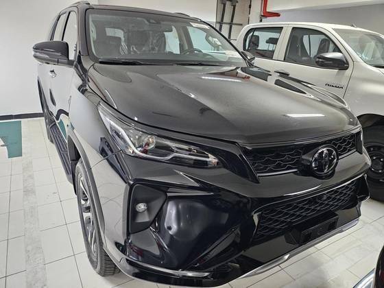 TOYOTA HILUX SW4 2025