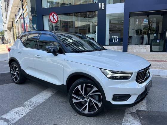 VOLVO XC40 2021