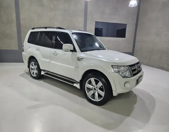 MITSUBISHI PAJERO FULL 2014