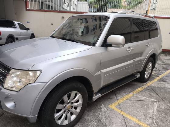 MITSUBISHI PAJERO FULL 2011