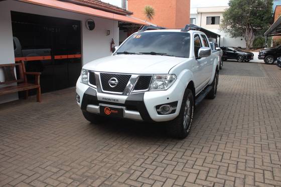 NISSAN FRONTIER 2016