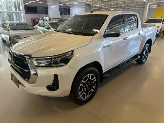 TOYOTA HILUX 2023