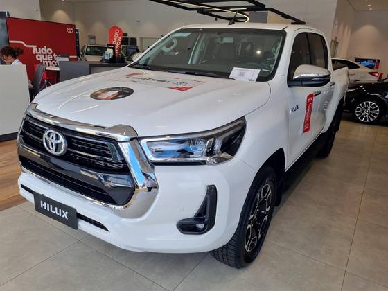 TOYOTA HILUX 2024
