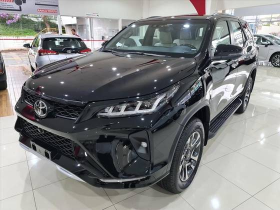 TOYOTA HILUX SW4 2025