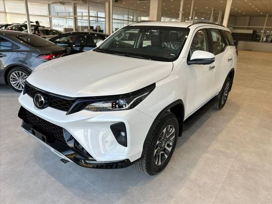 TOYOTA HILUX SW4 2025