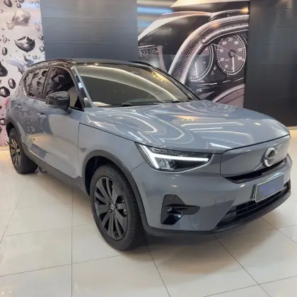 VOLVO XC40 2023