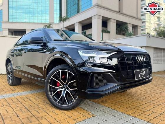 AUDI Q8 2019