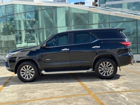 TOYOTA HILUX SW4 2022