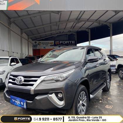 TOYOTA HILUX SW4 2019