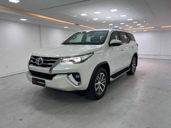 TOYOTA HILUX SW4 2019