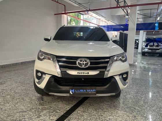 TOYOTA HILUX SW4 2020