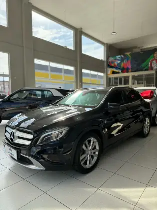 MERCEDES-BENZ GLA 200 2015
