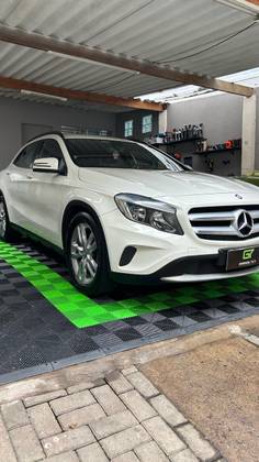 MERCEDES-BENZ GLA 200 2015