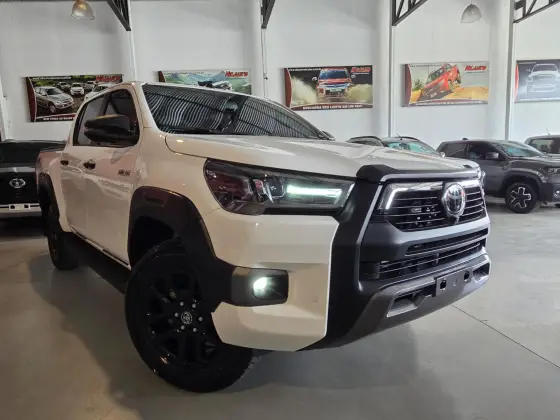 TOYOTA HILUX 2024