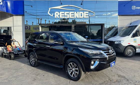 TOYOTA HILUX SW4 2017