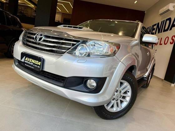 TOYOTA HILUX SW4 2014