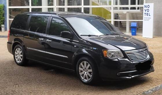 CHRYSLER TOWN & COUNTRY 2012
