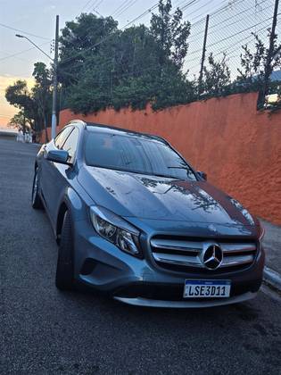 MERCEDES-BENZ GLA 200 2015