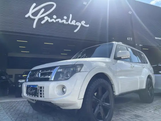 MITSUBISHI PAJERO FULL 2013