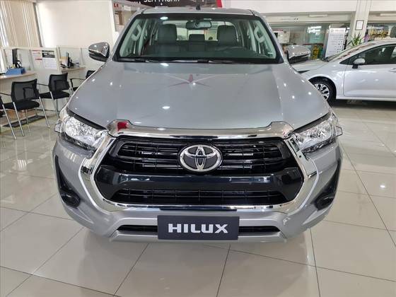 TOYOTA HILUX 2025