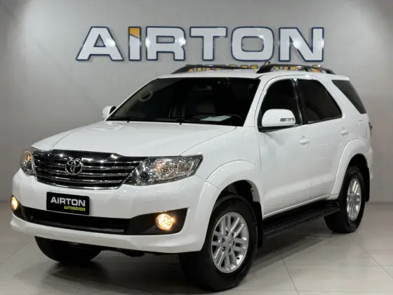TOYOTA HILUX SW4 2015